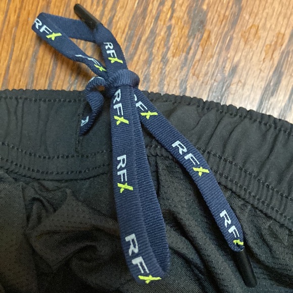 NWT Rain Forest is a water resistant shorts. They are a thin durable fabric. - Picture 7 of 8